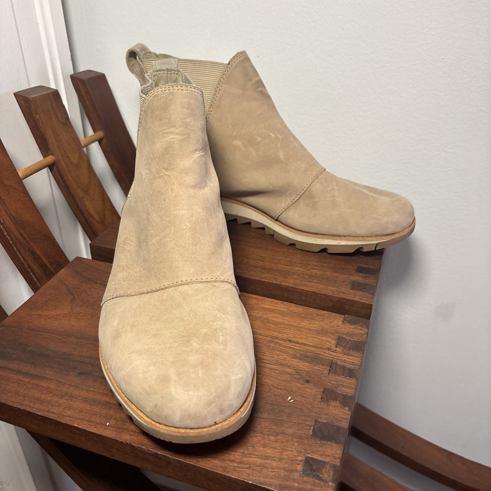 Sorel Womens Harlow Lug‎ Sole Chelsea Booties Sz 9 Tan Suede Waterproof Boots